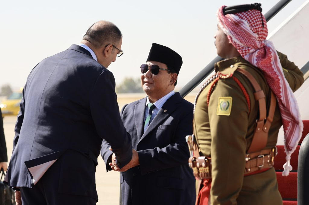 Menhan Prabowo Subianto saat tiba di Bandara Queen Alia International, Yordania. (Foto/Tim Media Prabowo)