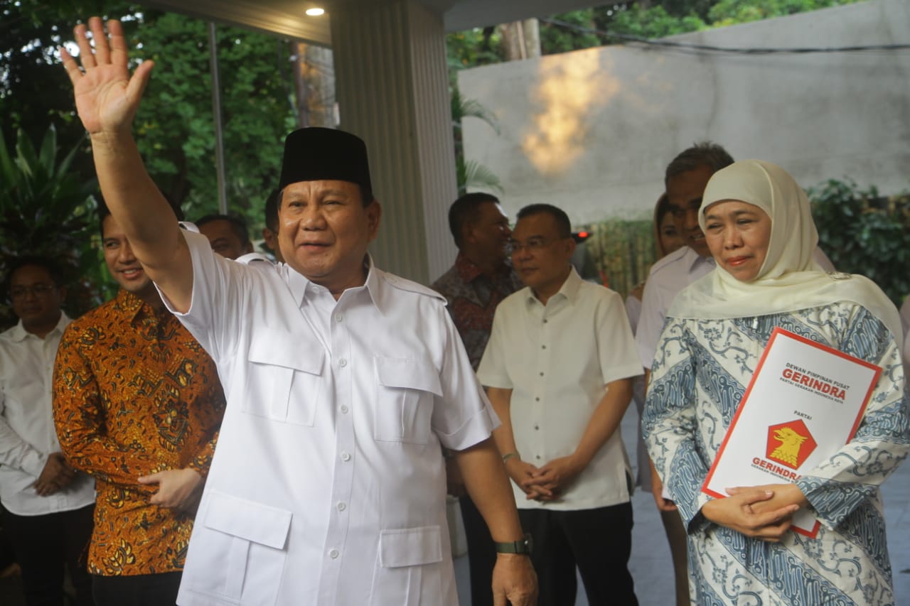 Prabowo Subianto saat bertemu dengan Khofifah  dan Emil. (Foto/Oke Atmaja)