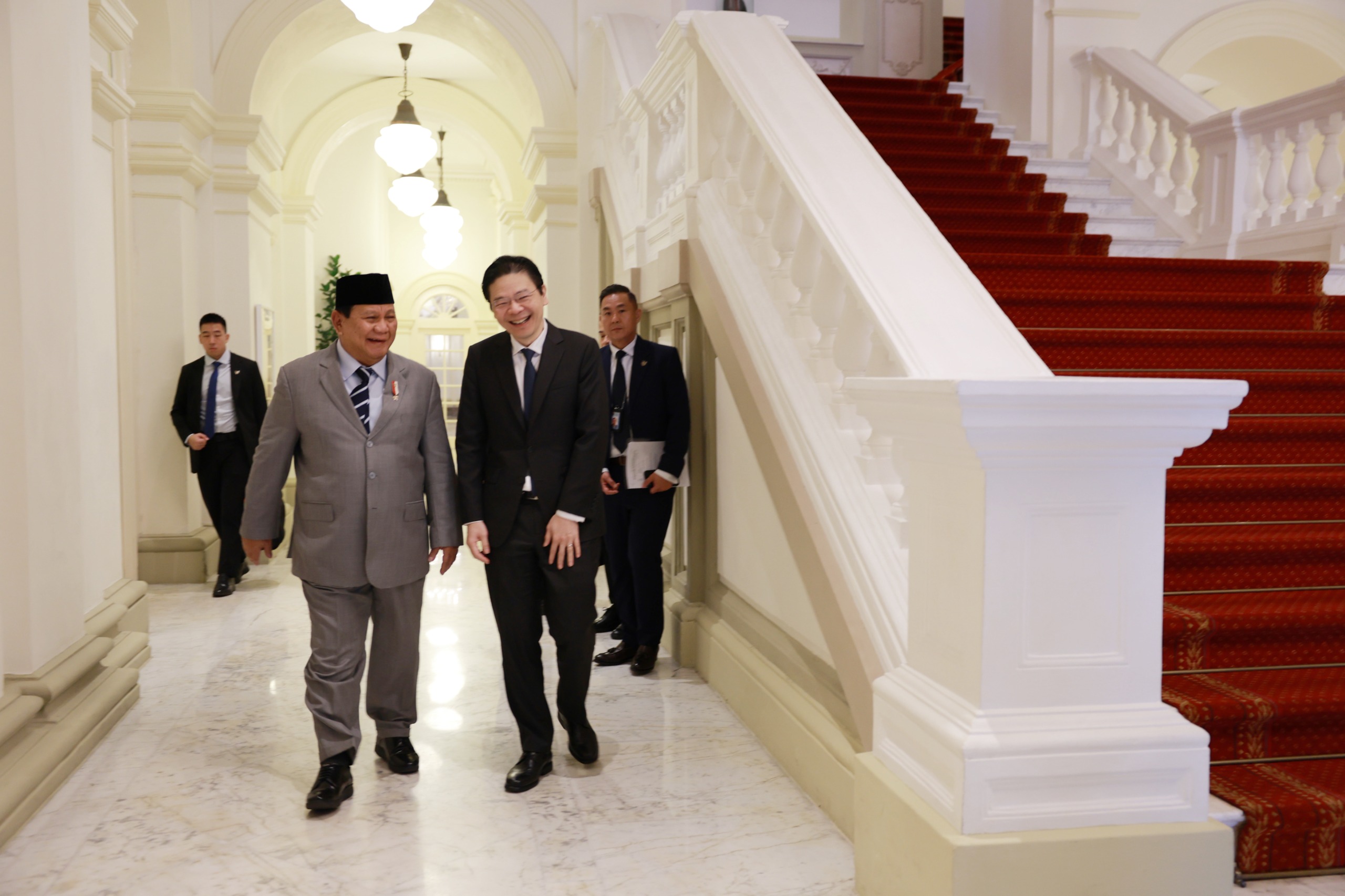 Presiden terpilih periode 2024-2029 Prabowo Subianto bertemu Perdana Menteri Singapura yang baru Lawrence Wong di Istana, Singapura. (Foto/Tim Prabowo).