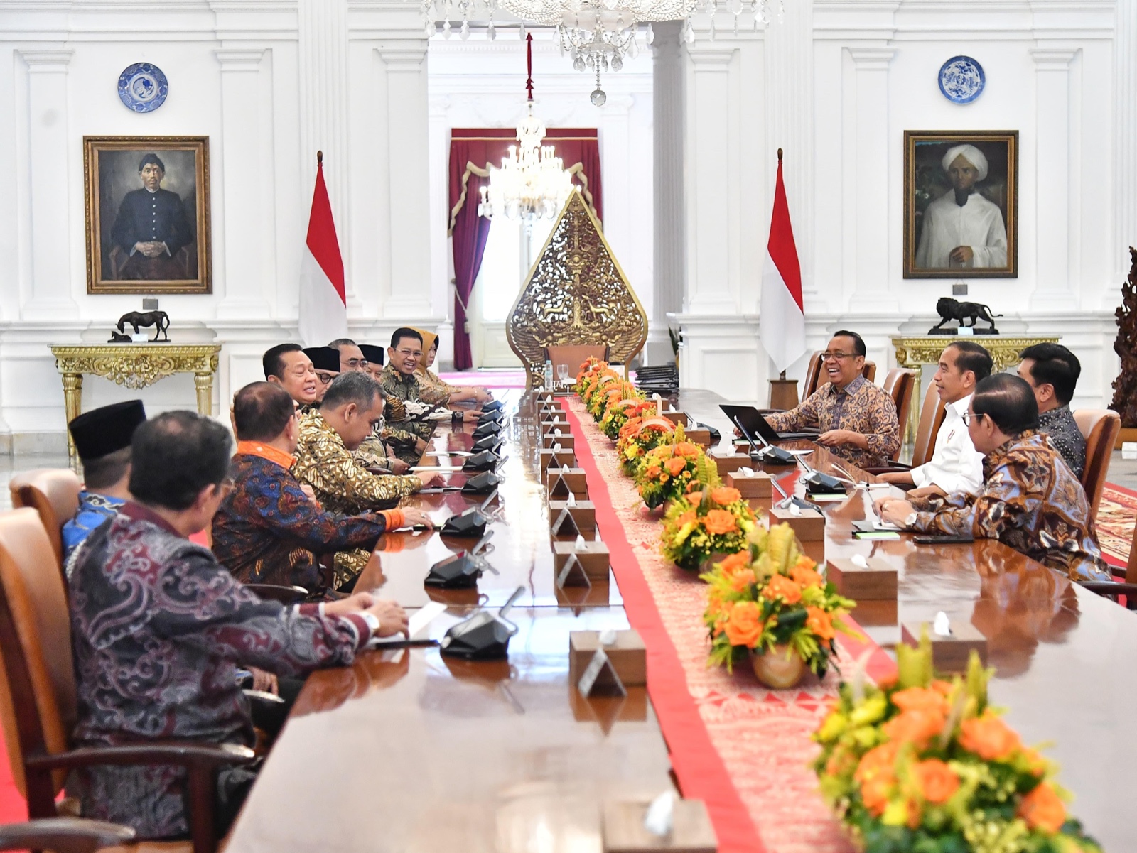 Presiden Jokowi bertemu dengan pimpinan MPR RI. (Foto/BPMI).