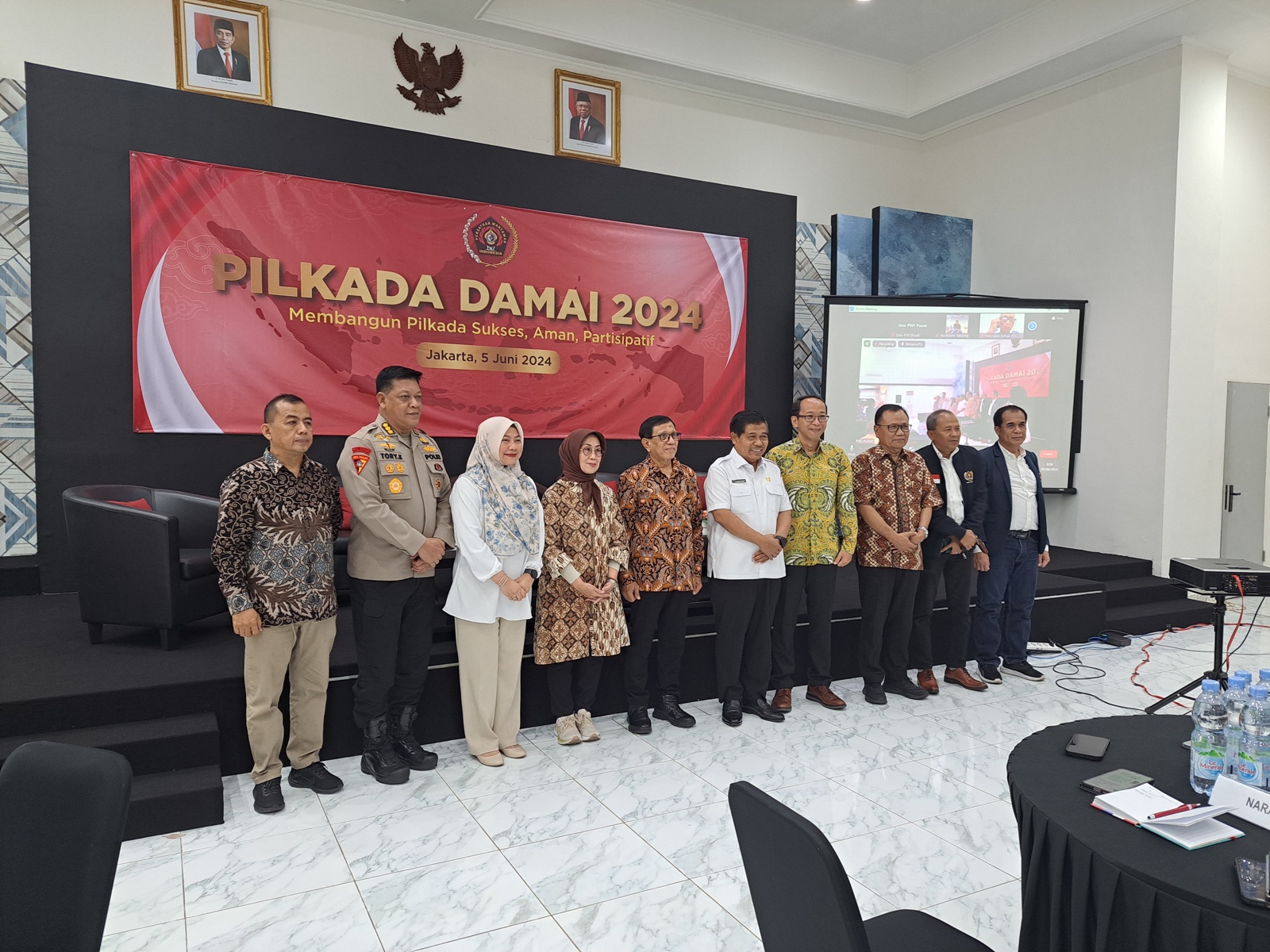 Persatuan Wartawan Indonesia (PWI) menggelar seminar bertajuk 'Tantangan Menyelenggarakan Pemilu Damai di Pilkada Serentak 2024'. (BeritaNasional/Lydia).