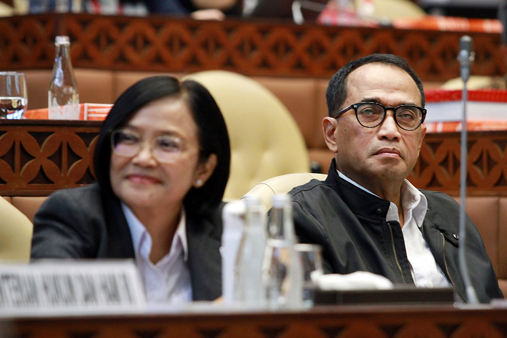 Menteri Perhubungan (Menhub) Budi Karya Sumadi mengikuti rapat kerja bersama komisi V DPR RI. (BeritaNasional/HO/Elvis Sendouw)