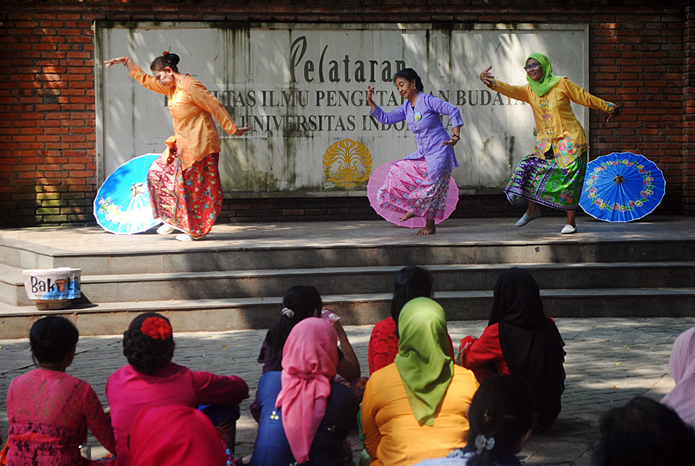 Komunitas Bakul Budaya Fakultas Ilmu Budaya Universitas Indonesia (FIB UI) menggelar acara Parade Kuliner Betawi. (BeritaNasional/HO/Elvis Sendouw)