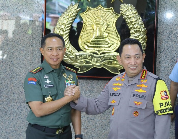 Panglima TNI (kiri) dan Kapolri (kanan). (Foto/Divisi Humas Polri).