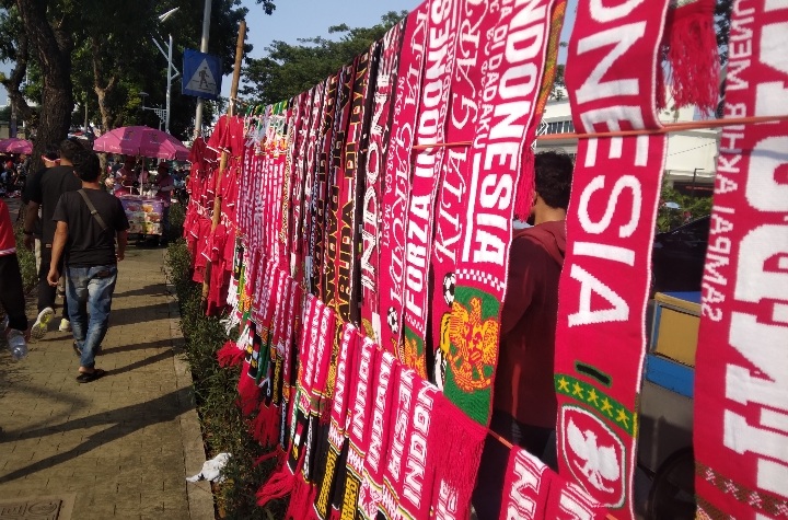 Pedagang di ajang Timnas Indonesia vs Irak. (Foto/Mufit)