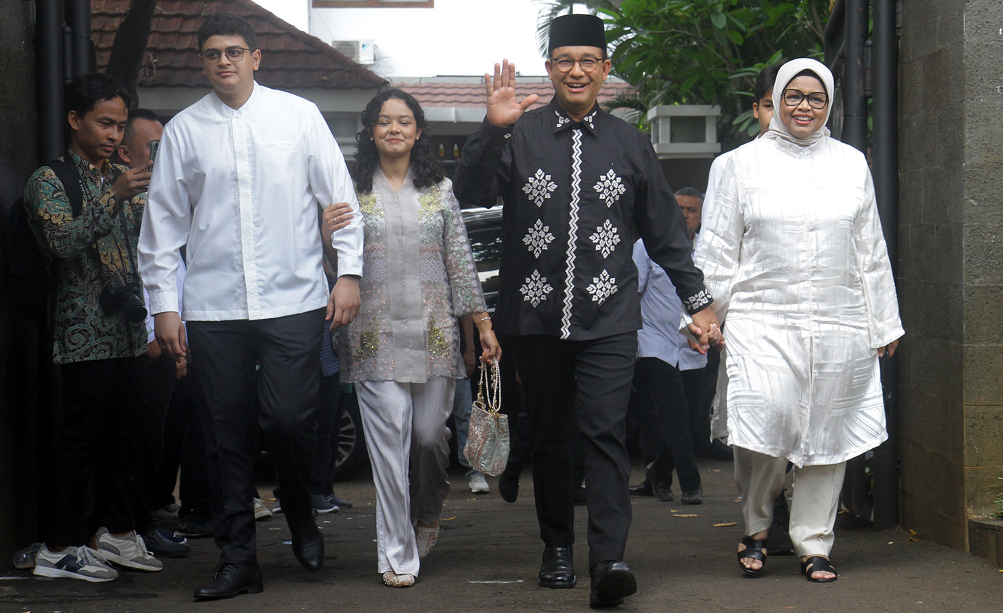 Mantan Gubernur DKI Jakarta Anies Baswedan (dua dari kanan). (BeritaNasional/Oke Atmaja)