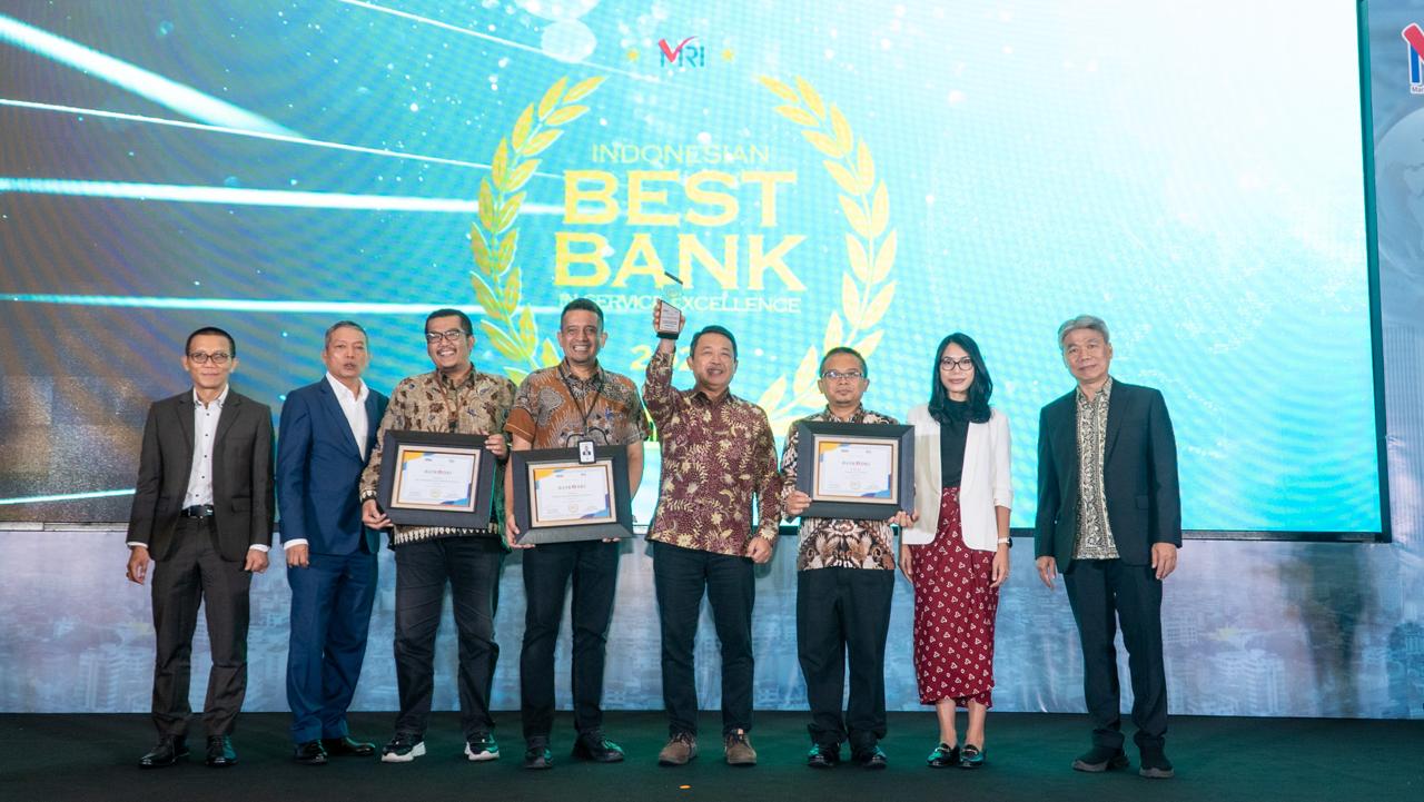 Bank DKI mendapatkan penghargaan The 3rd Best Overall BPD. (BeritaNasional/Lydia).
