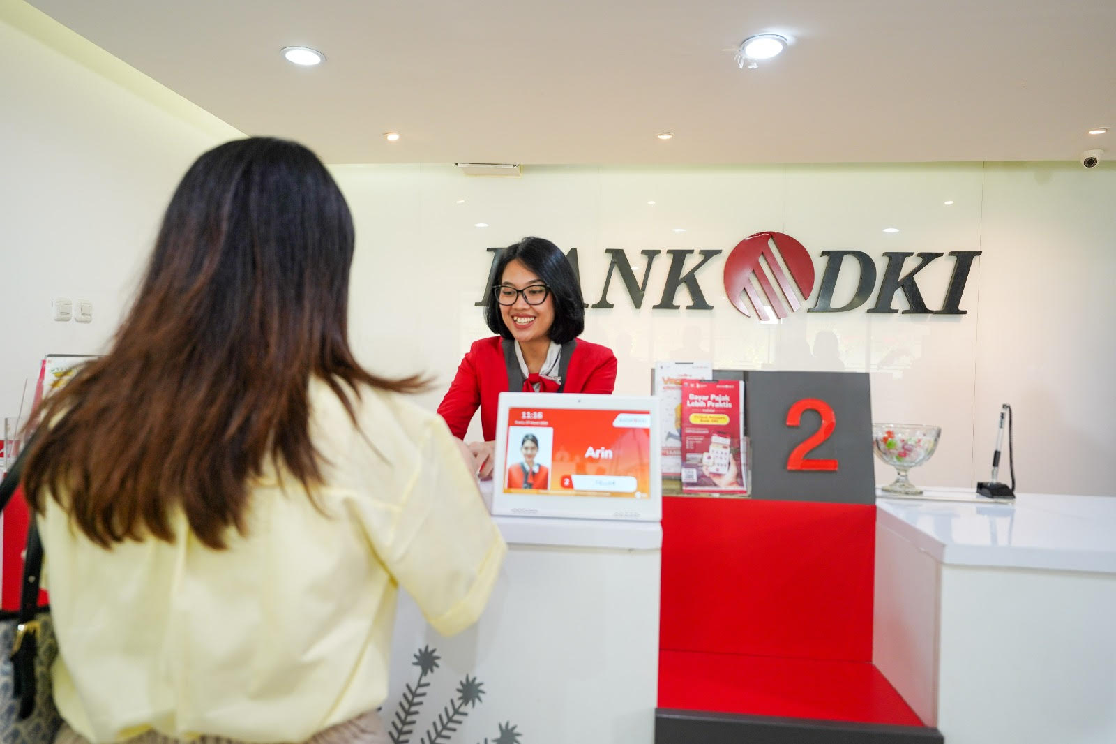 Bank DKI mendapat penghargaan atas pengembangan produk dan layanan berbasis digital. (Foto/Bank DKI)