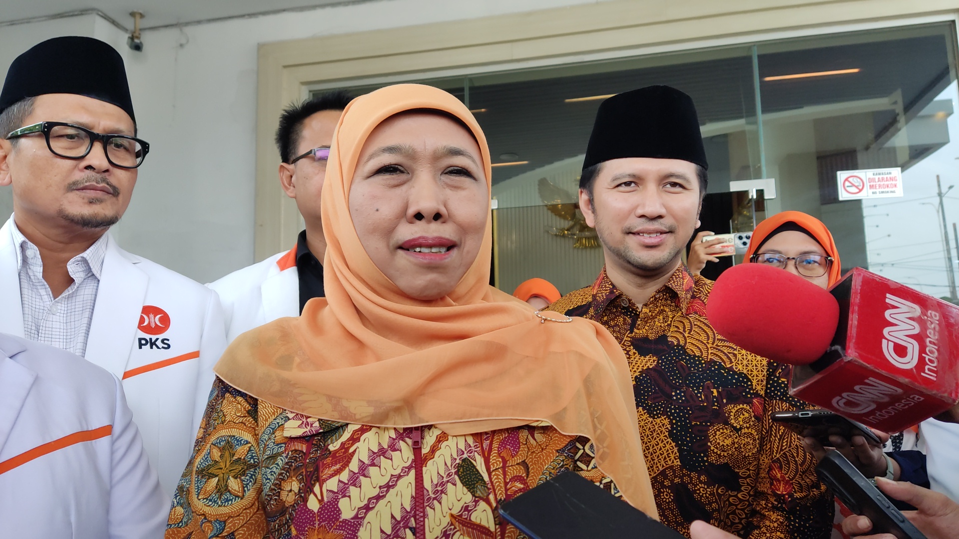 Pasangan calon gubernur dan calon wakil gubernur Jawa Timur, Khofifah Indar Parawansa-Emil Dardak. (BeritaNasional/Ahda Bayhaqi).