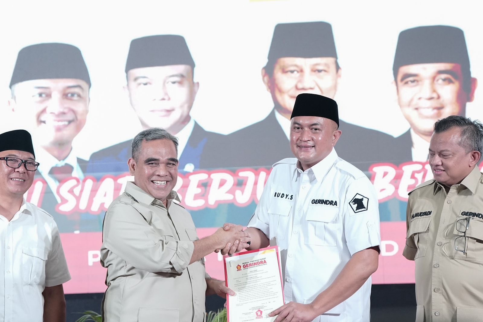 Sekjen Partai Gerindra Ahmad Muzani mendeklarasikan Rudy Susmanto sebagai Calon Bupati Kabupaten Bogor. (Foto/Gerindra)