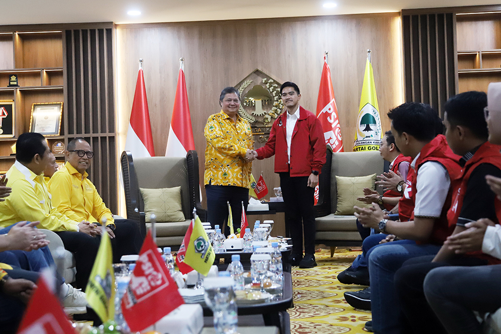 Ketum PSI Kaesang Pangarep bersama pengurus PSI sambangi markas Golkar. (BeritaNasional/Elvis Sendouw)