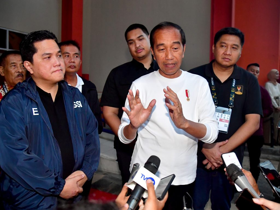 Presiden Jokowi usai menyaksikan laga perdana pembukaan turnamen sepak bola Piala Presiden 2024 di Stadion Si Jalak Harupat, Kabupaten Bandung. (Foto: BeritaNasional/BPMI Setpres/Rusman)