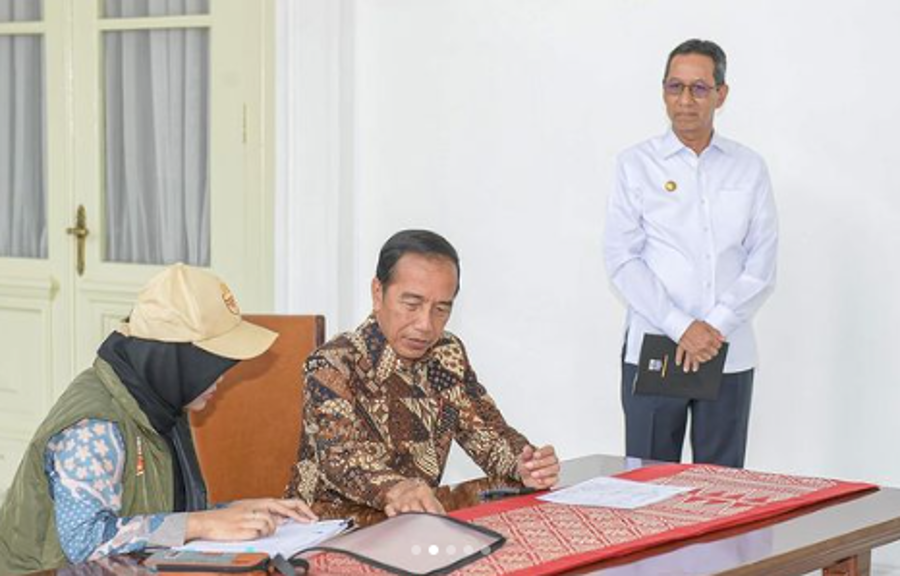 Pj Gubernur Heru Budi saat dampingi Jokowi dalam proses coklit pilkada 2024. (Foto/Instagram)