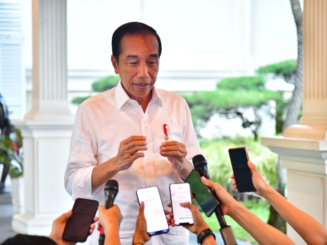 Presiden Jokowi saat memberikan keterangan pers. (Foto/BPMI).