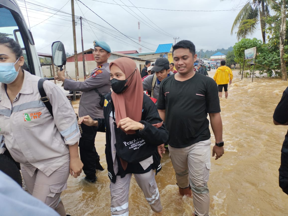 Kali Kobe yang berada di Kecamatan Weda Tengah, Kabupaten Halmahera Tengah, Maluku Utara meluap. (Foto/BPBD Kabupaten Halmahera Tengah).