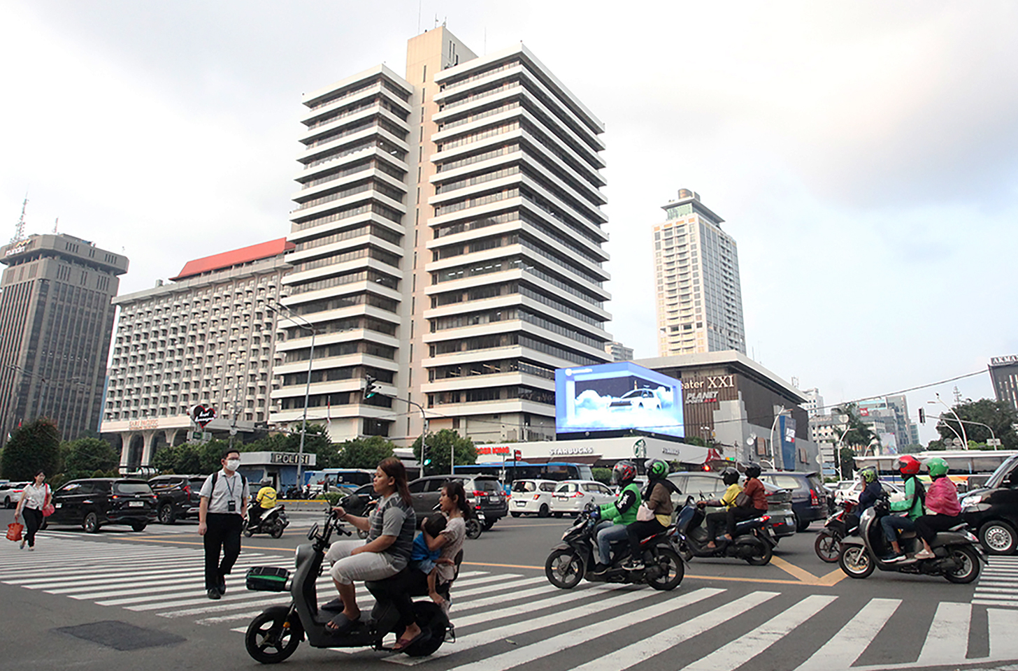 Suasana di Jalan MH.Thamrin,Jakarta Pusat, Rabu (10/7/2024). (BeritaNasional.com/Oke Atmaja)