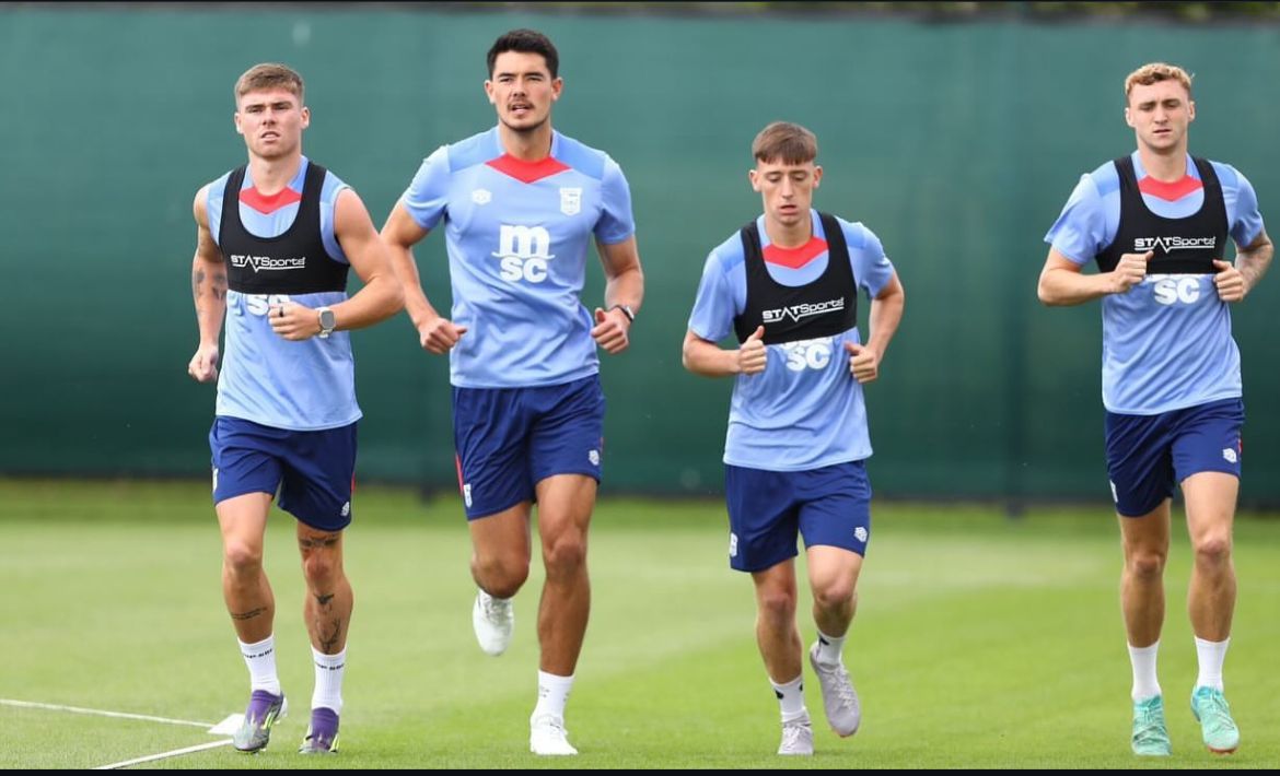 Elkan Baggott melakukan latihan bersama Ipswich Town. (Foto/instagram/elkanbaggott)