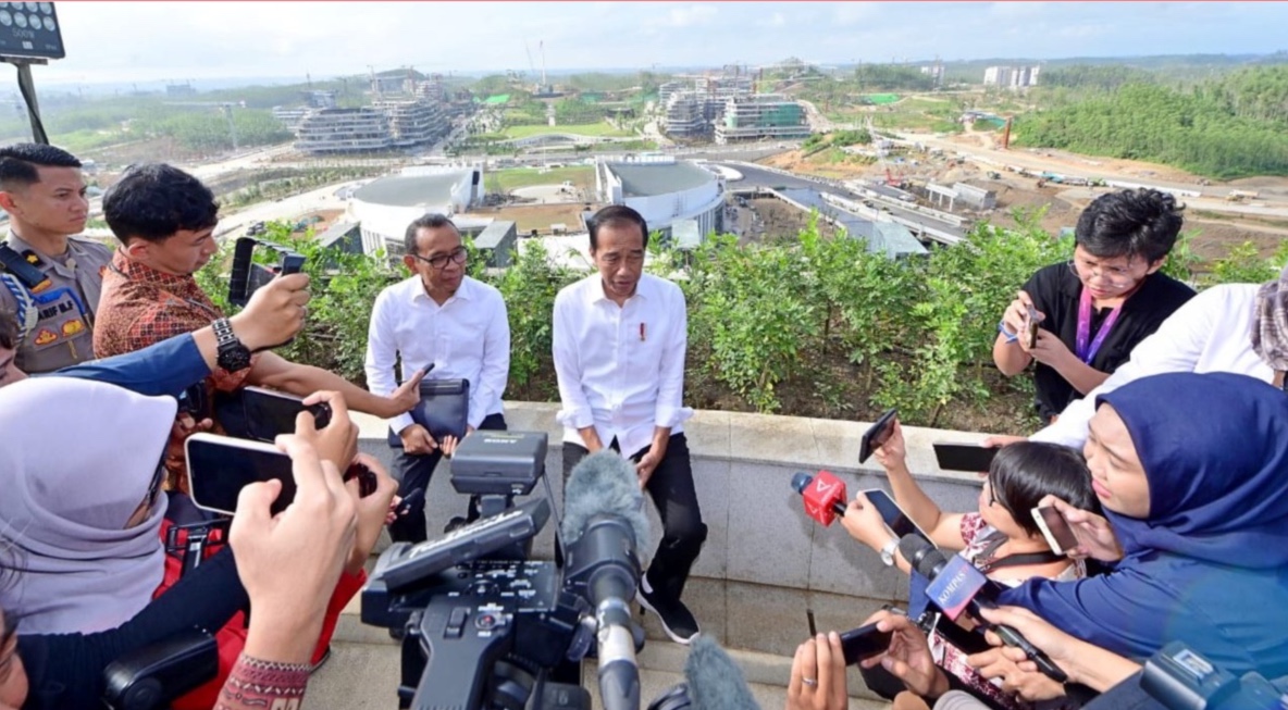 Presiden Jokowi saat memberikan keterangan pers di Istana Kepresidenan IKN. (Foto/Tangkapan layar YouTube Sekretariat Presiden).