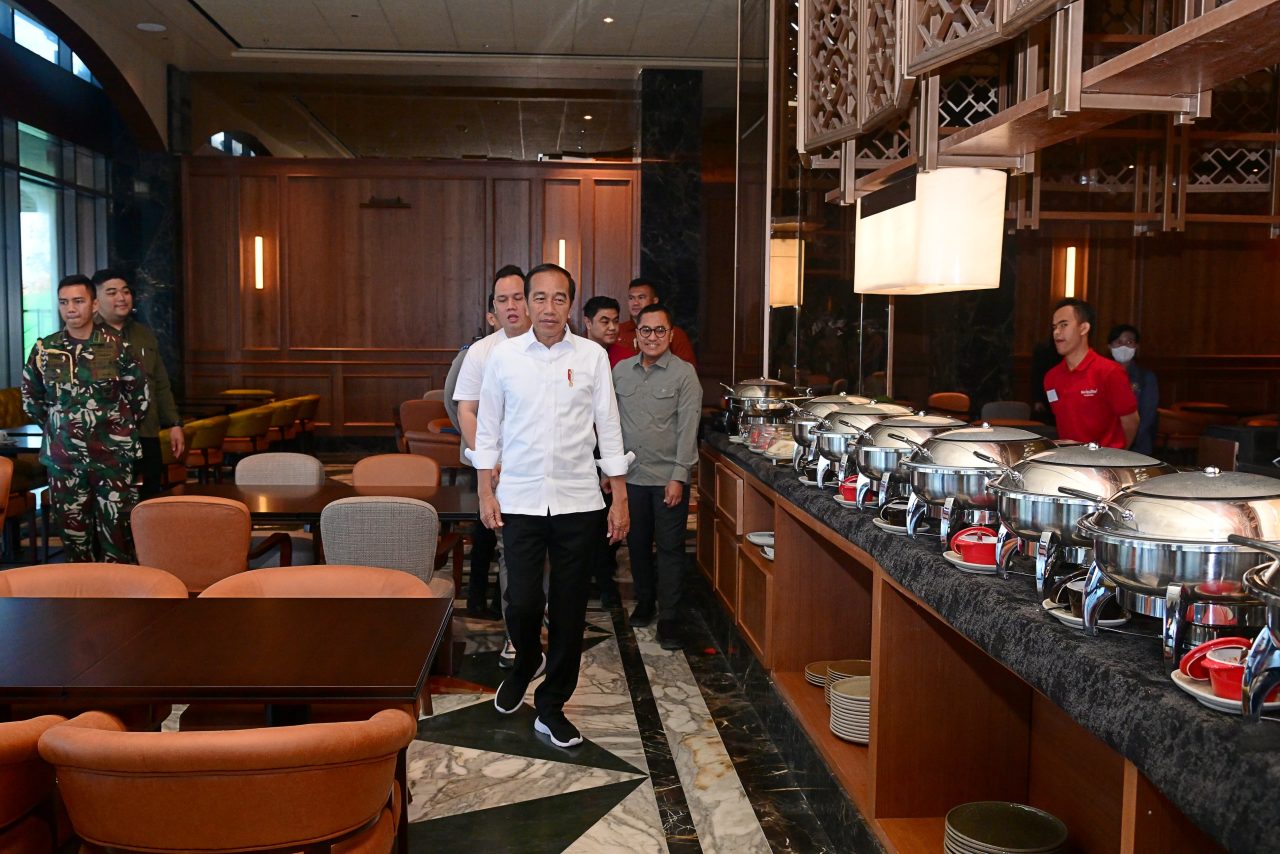 Presiden Jokowi saat meninjau hotel Nusantara. (Foto/BPMI).