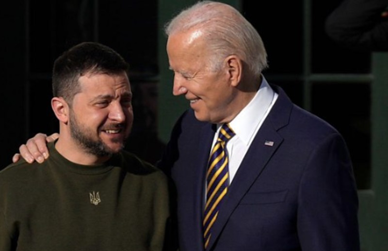 Joe Biden dan Zelensky ketemu di KTT NATO (Foto/BBC)