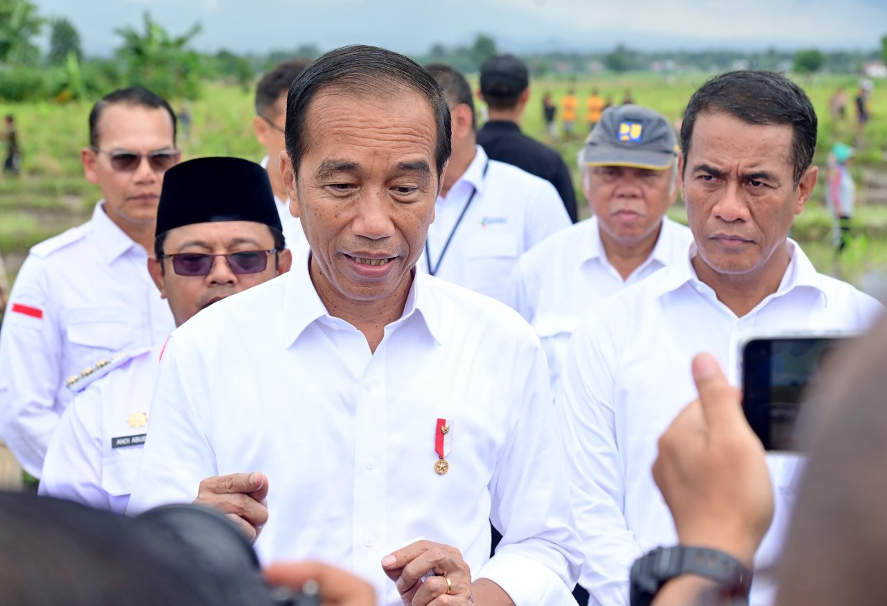 Presiden Jokowi saat memberikan keterangan pers. (Foto/BPMI).