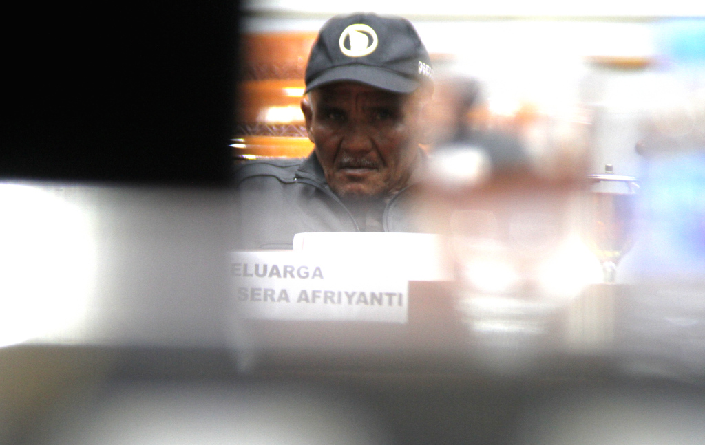 Ayah Almarhumah Dini Sera Afrianti, Ujang Suherman mengadu ke Komisi III DPR, di Gedung Nusantara II, Kompleks Parlemen, Senayan, Jakarta, Senin (29//7/2024). (Berita Nasional.com/OkeAtmaja).