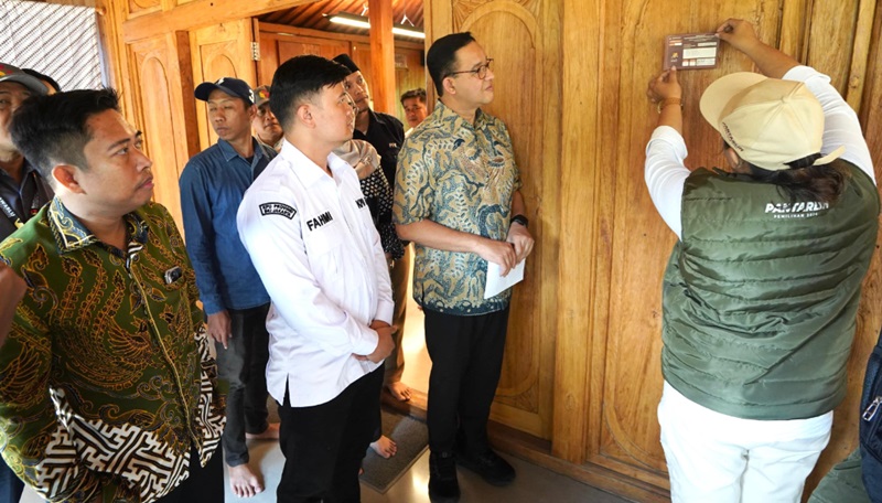 KPU pantau proses coklit pantarlih di rumah Anies Baswedan (Beritanasional/Lydia)