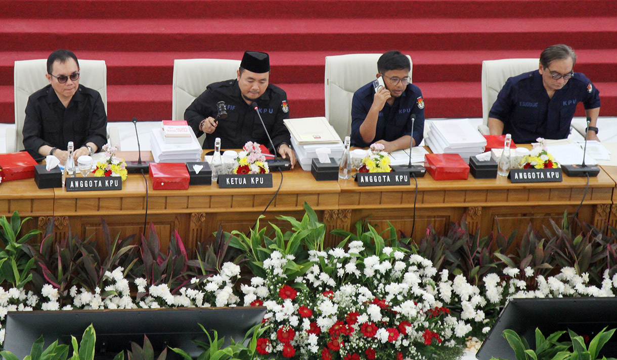 Suasana rapat pleno rekapitulasi nasional Pemilu 2024 pascatindak lanjut putusan MK di Gedung KPU, Jakarta, Minggu (28/7/2024). (BeritaNasional.com/Oke Atmaja)