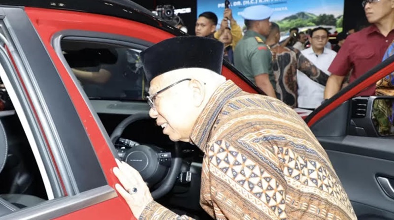 Wapres naik mobil baru (Foto/GIIAS)