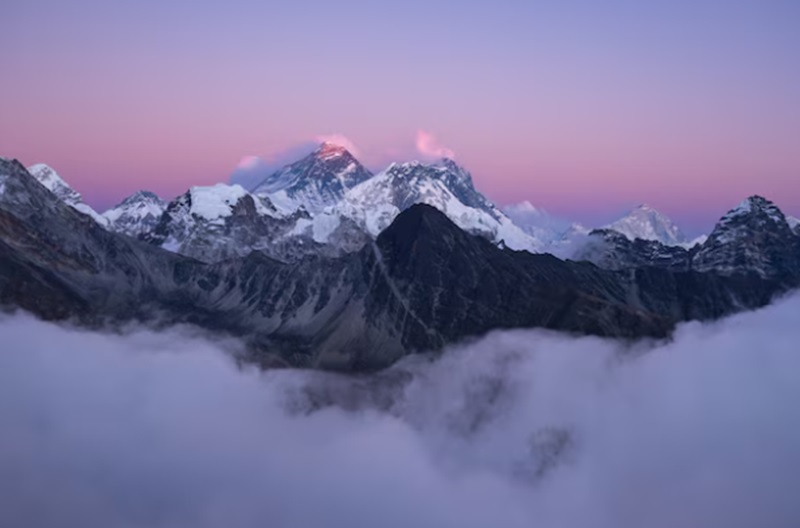 Puncak Gunung Everest (Foto/Freepik)