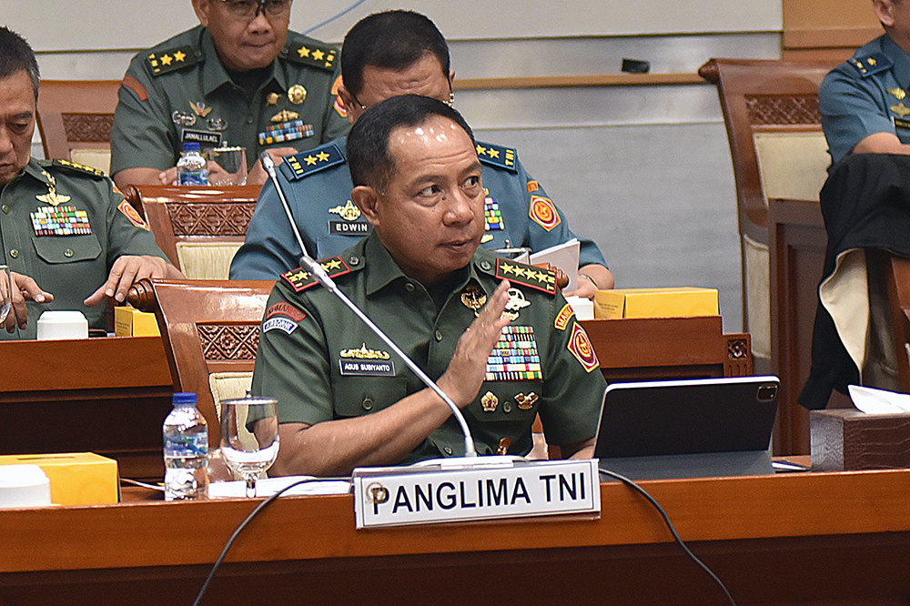 Panglima TNI Agus Subiyanto saat raker bersama Komisi I dan Kemenhan untuk membahas permohonan persetujuan revisi RKA-K/L UO. (BeritaNasional/Elvis Sendouw)