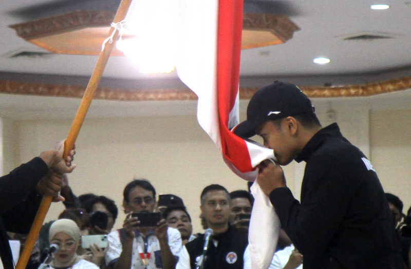 Sejumlah atlet dan pelatih mengikuti upacara Pengukuhan Kontingen Indonesia untuk Olimpiade Paris 2024 di Kantor Kemenpora, Jakarta, Rabu (10/7/2024).  (BeritaNasional.com/Oke Atmaja)