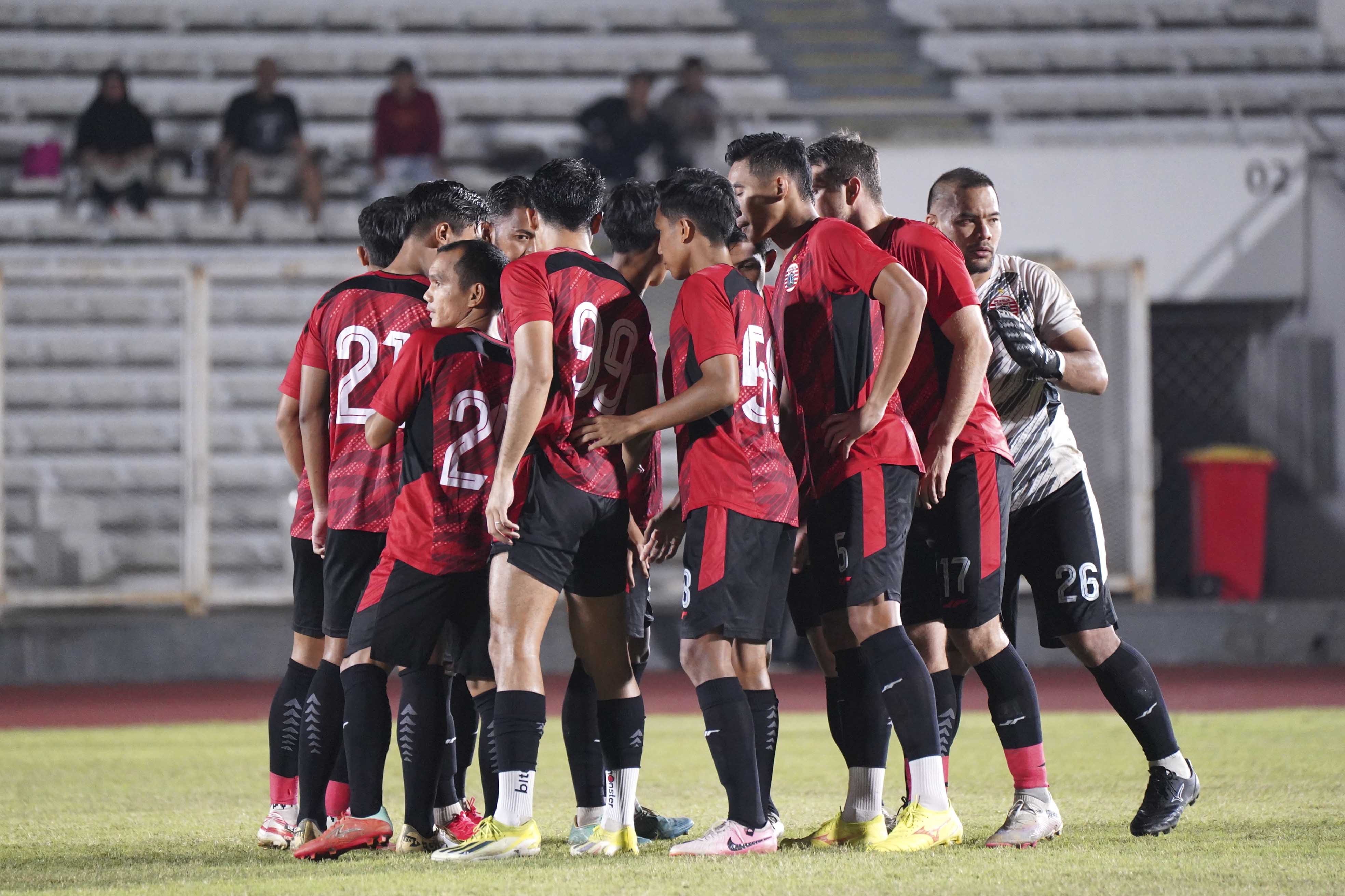 Persija melakukan uji coba dengan Bhayangkara Presisi. (Foto/Persija.id)