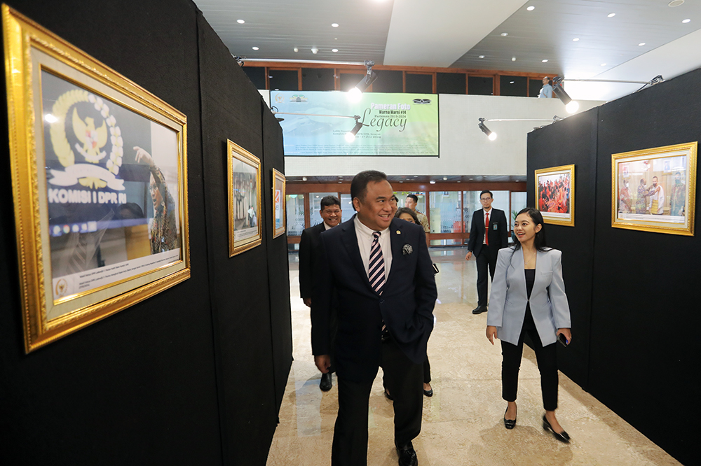 Pimpinan DPR RI kunjungi pameran foto parlemen. (BeritaNasional/Elvis Sendouw)