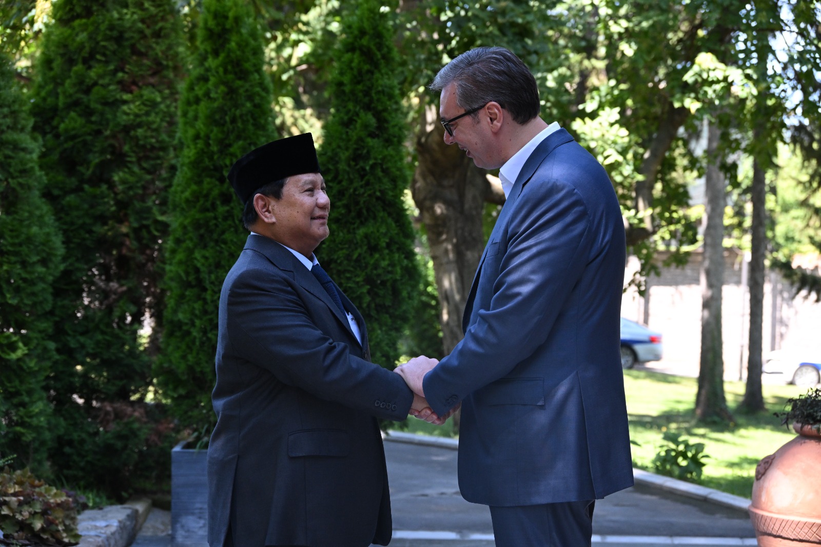 Menhan dan Presiden terpilih Prabowo Subianto bertemu dengan Presiden Serbia, Aleksandar Vucic. (Foto/Tim Prabowo).