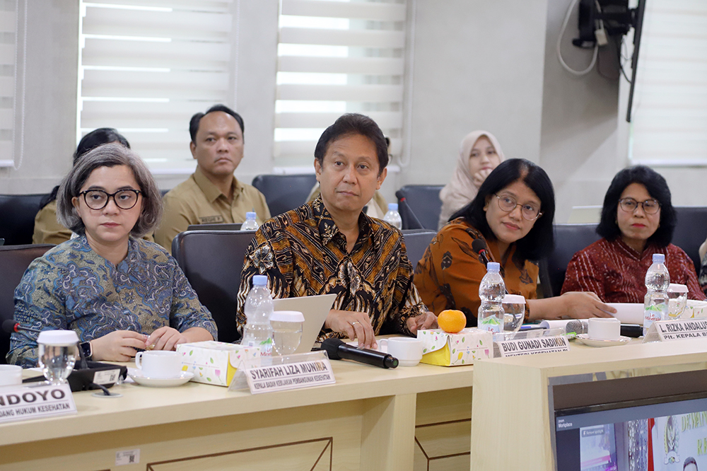 Menteri Kesehatan, Budi Gunadi Sadikin memberikan penjelasan pada rapat kerja bersama komite III DPD RI. (BeritaNasional/Elvis Sendouw)