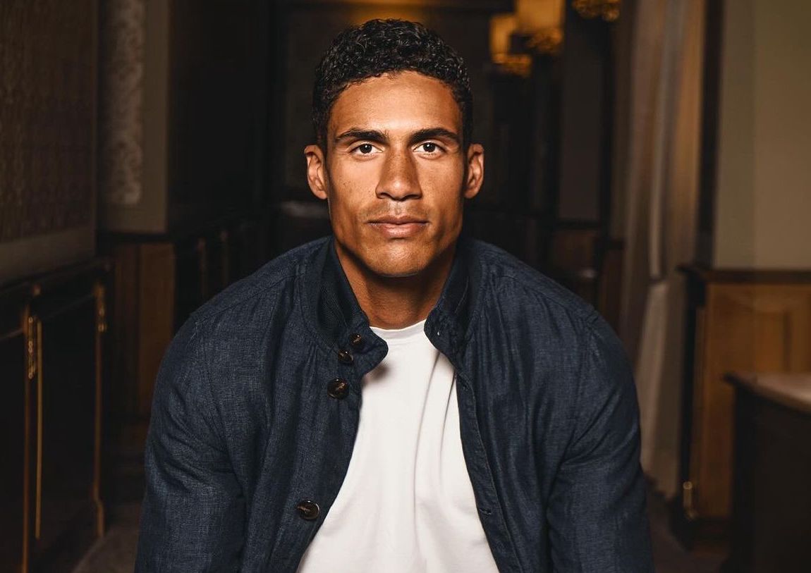 Klub promosi Seria A Como 1907 mengumumkan perekrutan bek Prancis Raphaël Varane. (Foto/instagram/comofootball).