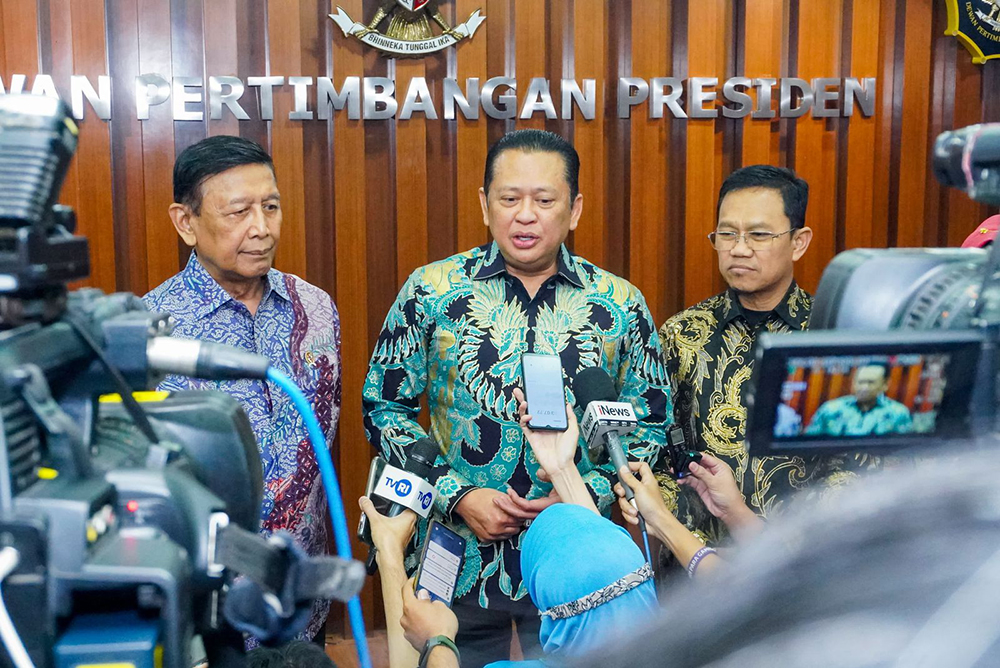 Ketua MPR Bambang Soesatyo sambangi Ketua Dewan Pertimbangan Presiden (Wantimpres) Wiranto dalam silaturahmi kebangsaan. (BeritaNasional/Elvis Sendouw)