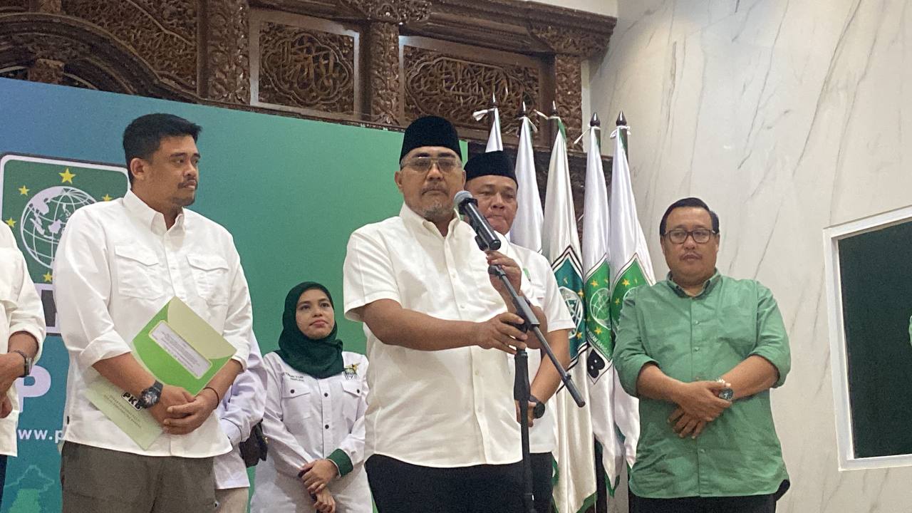 Bobby Nasution (kiri) saat berada di Kantor DPP PKB, Jakarta. (BeritaNasional/Ahda)