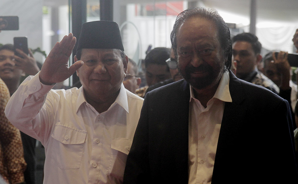 Ketum NasDem Surya Paloh (kanan) bersama Presiden Terpilih Indonesia Prabowo Subianto. (BeritaNasional/Oke Atmaja)