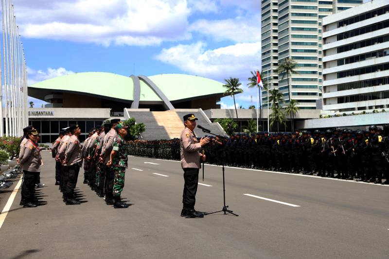 Personel gabungan di gedung DPR RI. (BeritaNasional/Elvis).