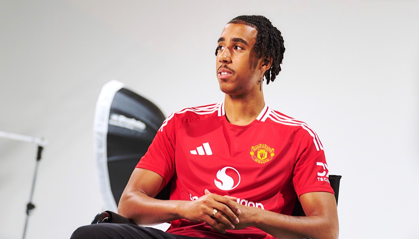 Pemain baru Manchester United Leny Yoro. (Foto/premier league).