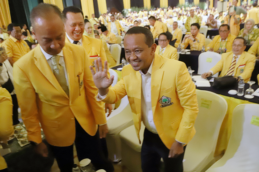 Ketua Umum Partai Golkar Bahlil Lahadalia (kanan). (BeritaNasional/Elvis).