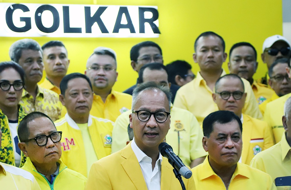 Plt Ketum Golkar Agus Gumiwang saat memberikan keterangan di DPP Golkar. (BeritaNasional/Elvis Sendouw)