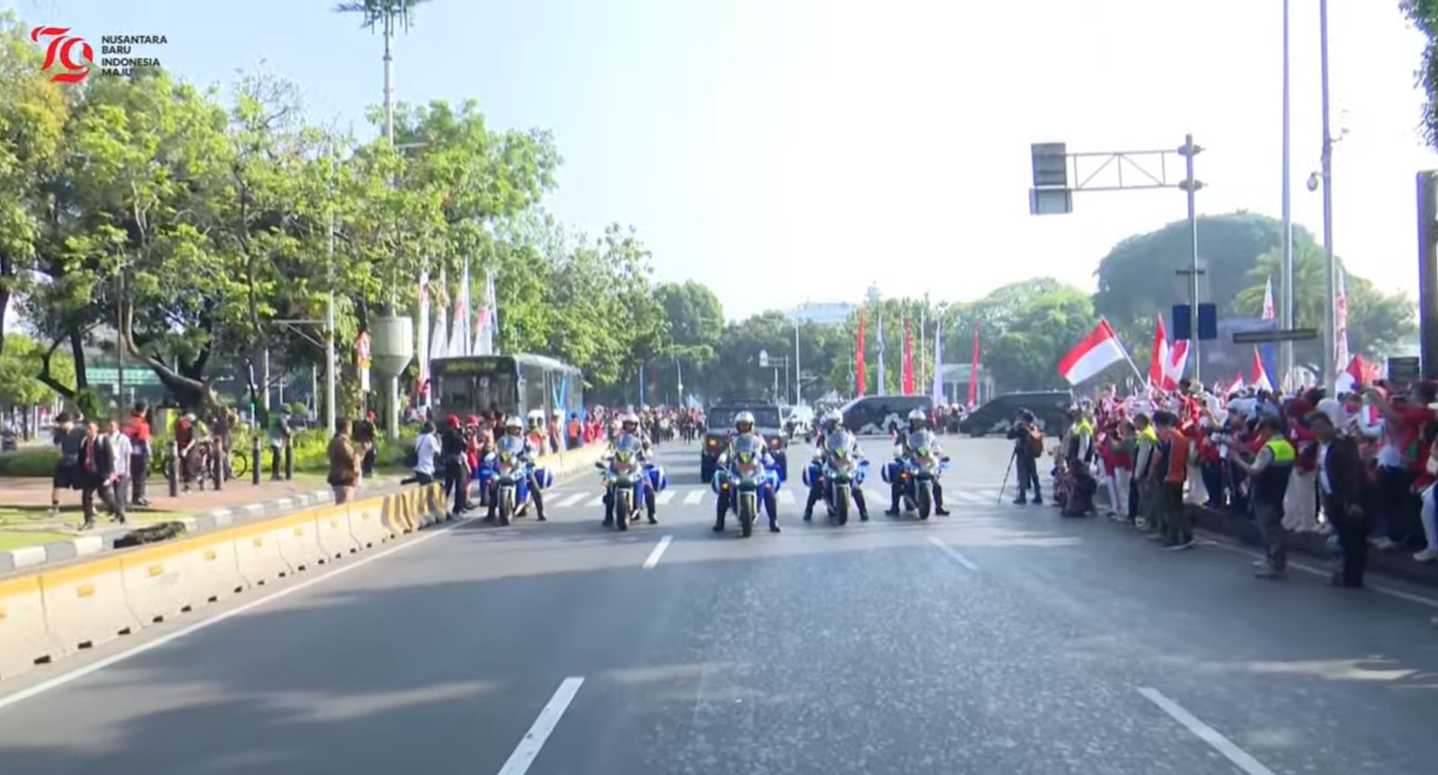 Prosesi kirab bendera pusaka Merah Putih. (Foto/tangkapan layar YouTube Sekretariat Presiden).