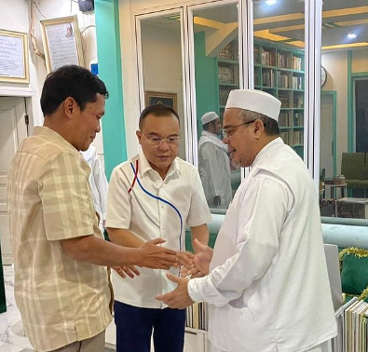 Momen Sufmi Dasco Ahmad bersama Habiburokhman bertemu Habib Rizieq. (BeritaNasional/Instagram: Dasco)