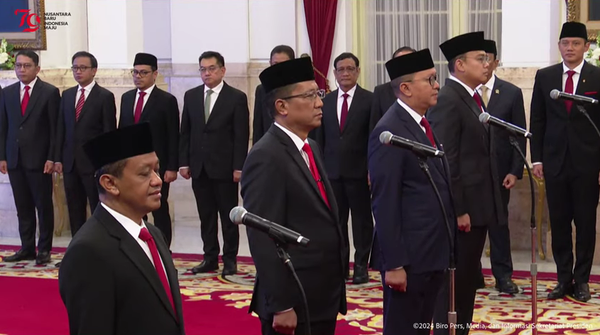 Presiden Joko Widodo secara resmi melantik sejumlah menteri, wakil menteri, dan kepala badan di Istana Negara, Jakarta, pada Senin, 19 Agustus 2024. (BeritaNasional/Tangkapan Layar)