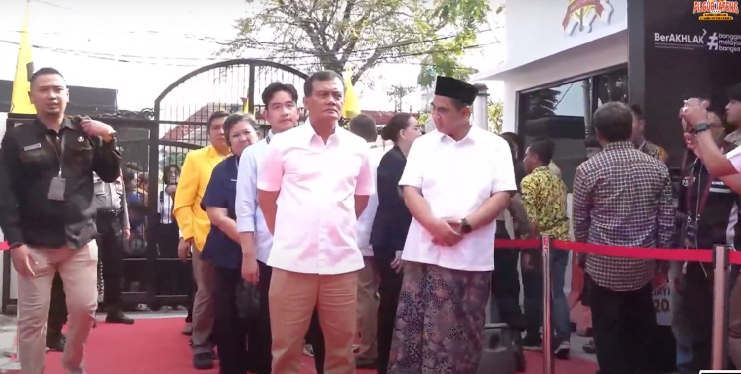 Ahmad Luthfi dan Taj Yasin mendaftar ke KPU. (Foto/YouTube KPU Jawa Tengah).