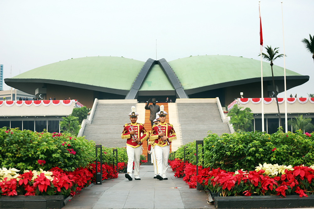 Drum Band Canka Praditya Wiratama Kadet Mahasiswa Unhan RI meriahkan Sidang Tahunan MPR. (BeritaNasional/Elvis sendouw)