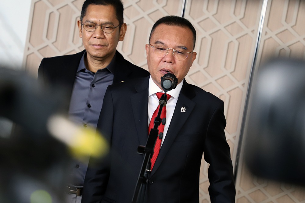 Ketua Harian DPP Gerindra Sufmi Dasco Ahmad saat memberikan keterangan di gedung DPR. (BeritaNasional/Elvis Sendouw)